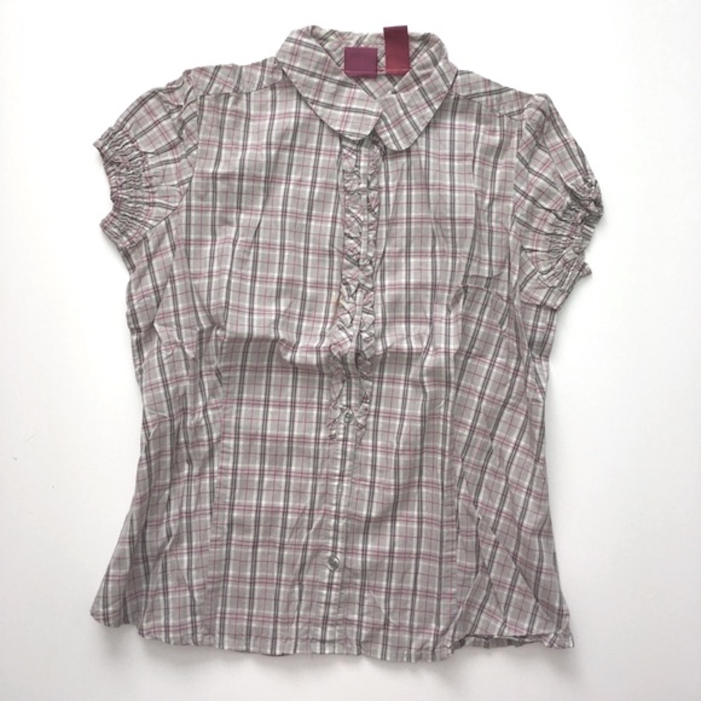• gray button up shirt •